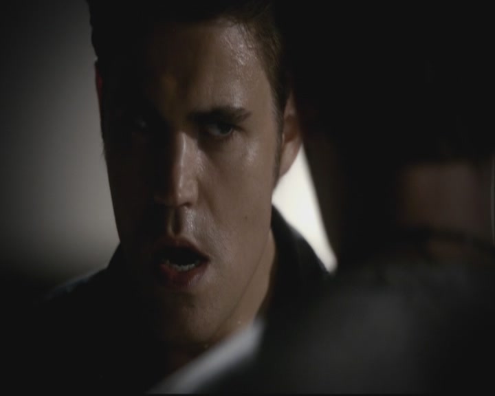 VampireDiariesWorld-dot-org-S3-StefansDescentIntoDarkness0206.jpg