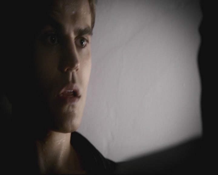 VampireDiariesWorld-dot-org-S3-StefansDescentIntoDarkness0222.jpg