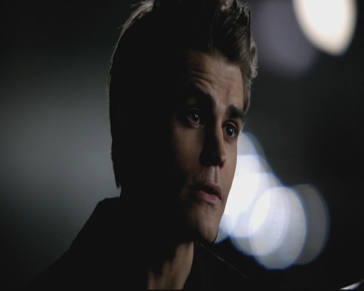 VampireDiariesWorld-dot-org-S3-StefansDescentIntoDarkness0323.jpg