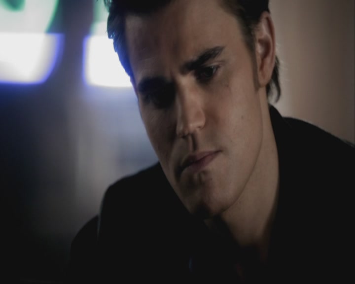 VampireDiariesWorld-dot-org-S3-StefansDescentIntoDarkness0341.jpg