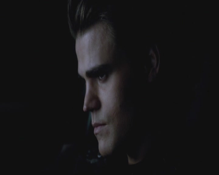 VampireDiariesWorld-dot-org-S3-StefansDescentIntoDarkness0500.jpg