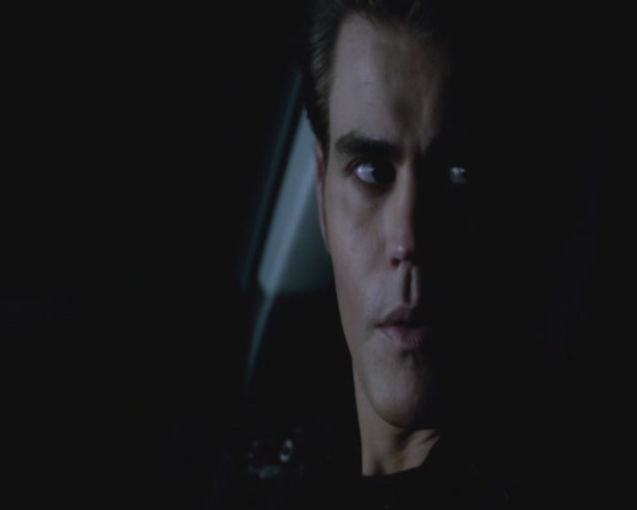 VampireDiariesWorld-dot-org-S3-StefansDescentIntoDarkness0501.jpg