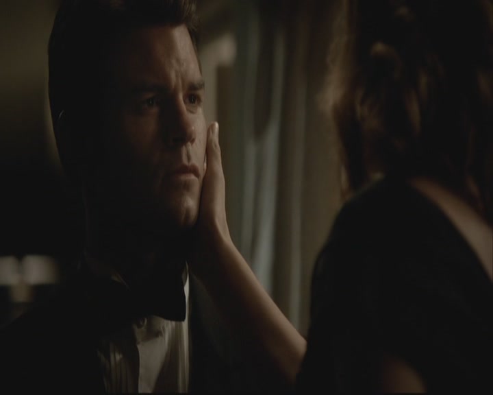 VampireDiariesWorld-dot-org-S3-TheOriginalVampireTheBeginning0330.jpg