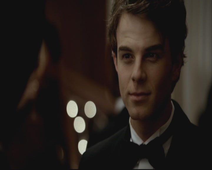 VampireDiariesWorld-dot-org-S3-TheOriginalVampireTheBeginning0619.jpg