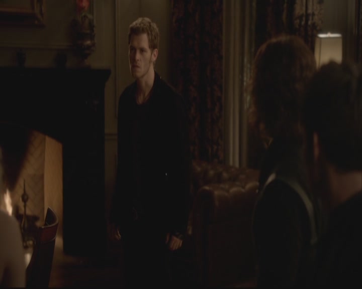 VampireDiariesWorld-dot-org-S3-TheOriginalVampireTheBeginning0973.jpg