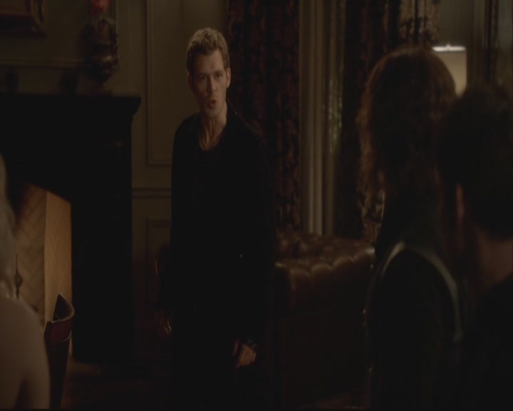 VampireDiariesWorld-dot-org-S3-TheOriginalVampireTheBeginning0976.jpg