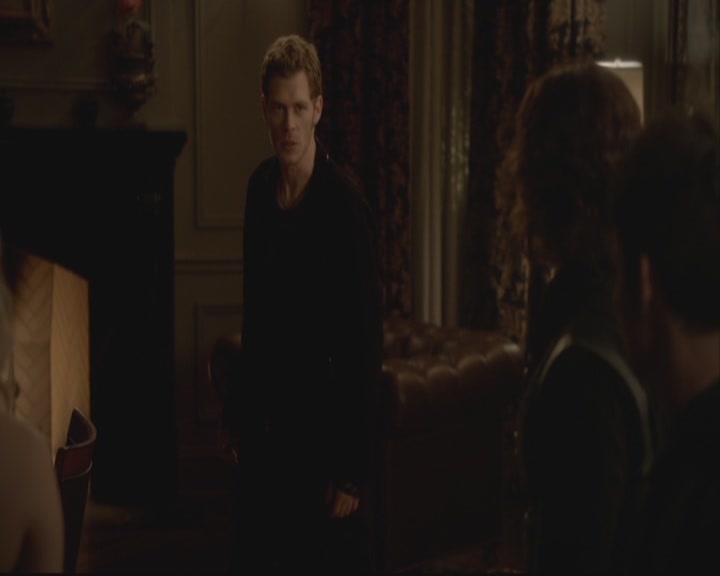 VampireDiariesWorld-dot-org-S3-TheOriginalVampireTheBeginning0977.jpg