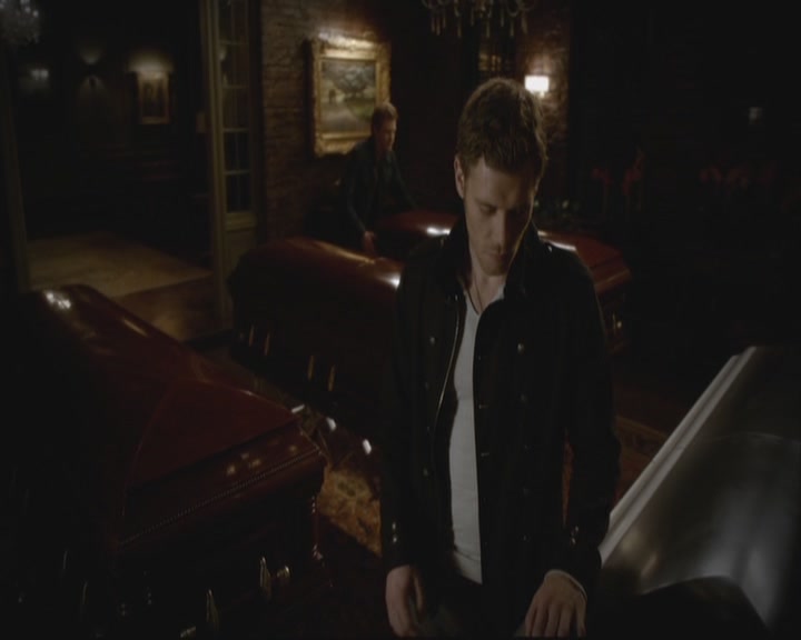 VampireDiariesWorld-dot-org-S3-TheOriginalVampireTheBeginning0991.jpg