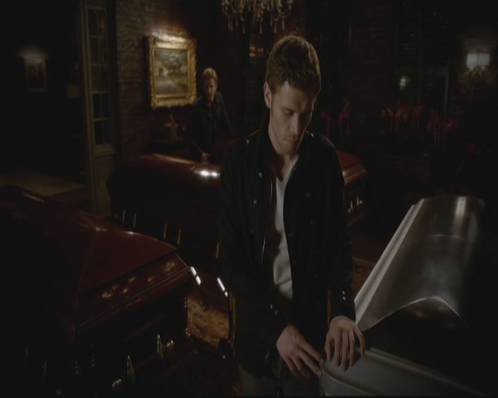 VampireDiariesWorld-dot-org-S3-TheOriginalVampireTheBeginning0992.jpg