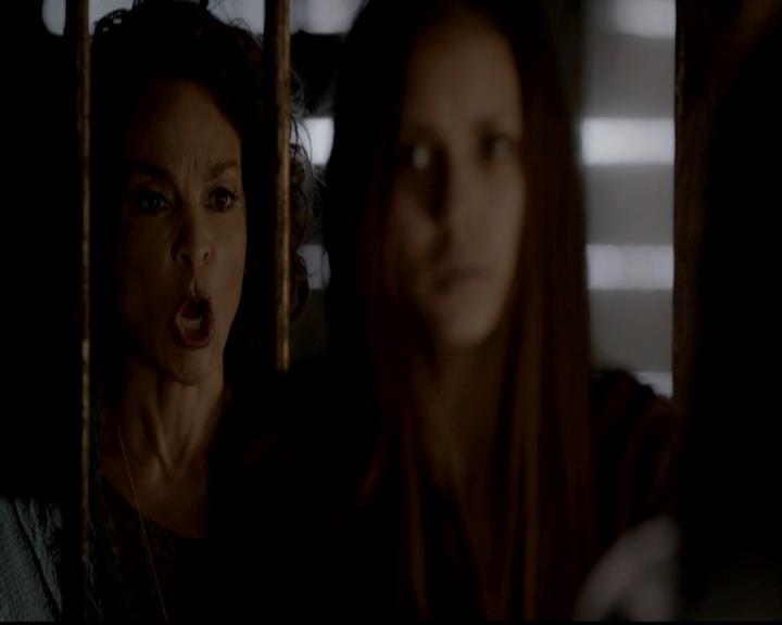 VampireDiariesWorld-dot-org_4x01GrowingPains1305.jpg