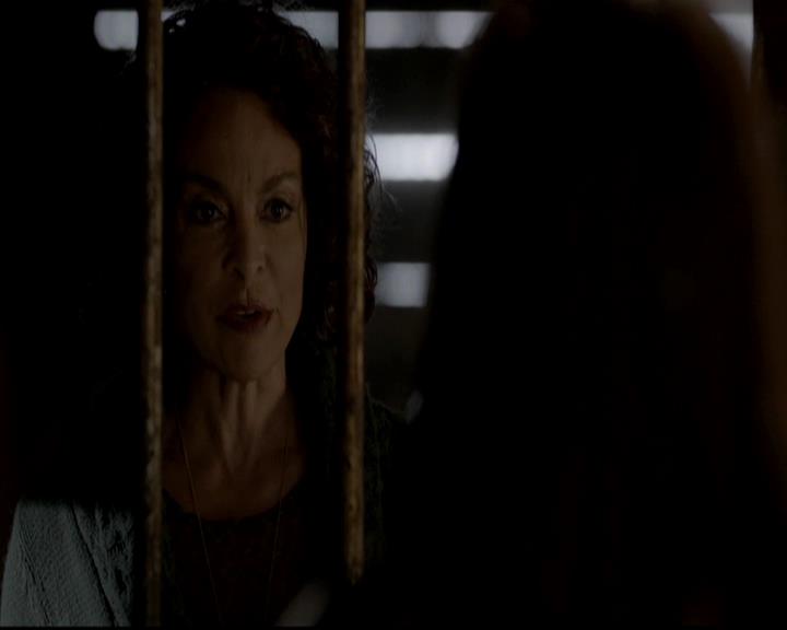 VampireDiariesWorld-dot-org_4x01GrowingPains1318.jpg