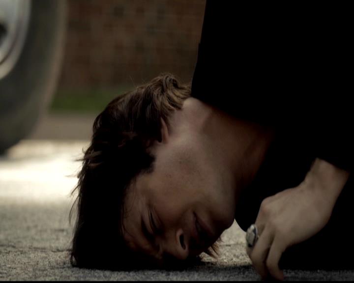 VampireDiariesWorld-dot-org_4x02Memorial1635.jpg