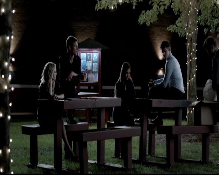 VampireDiariesWorld-dot-org_4x02Memorial1976.jpg