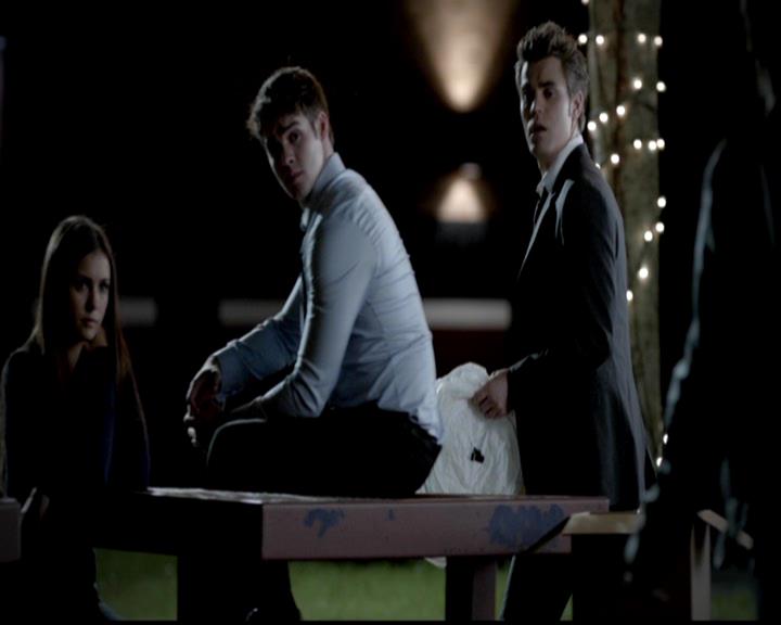 VampireDiariesWorld-dot-org_4x02Memorial1980.jpg