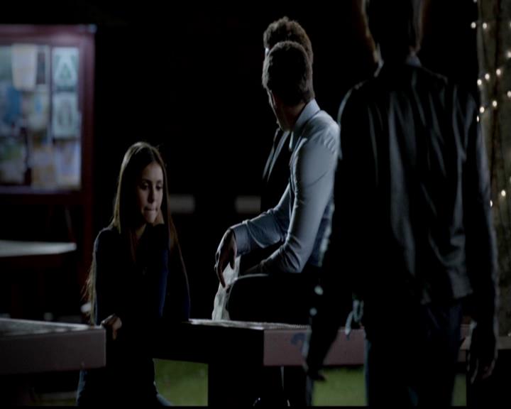 VampireDiariesWorld-dot-org_4x02Memorial1981.jpg