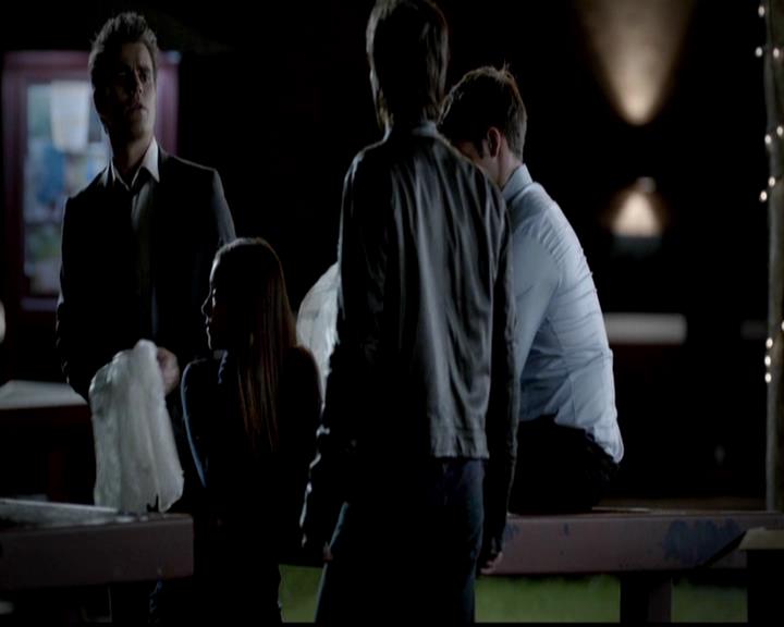 VampireDiariesWorld-dot-org_4x02Memorial1983.jpg