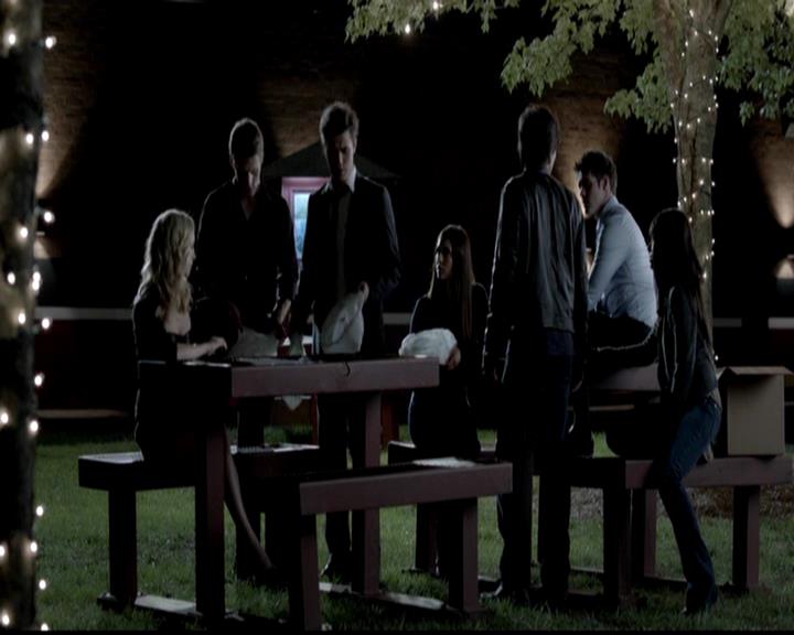 VampireDiariesWorld-dot-org_4x02Memorial1989.jpg