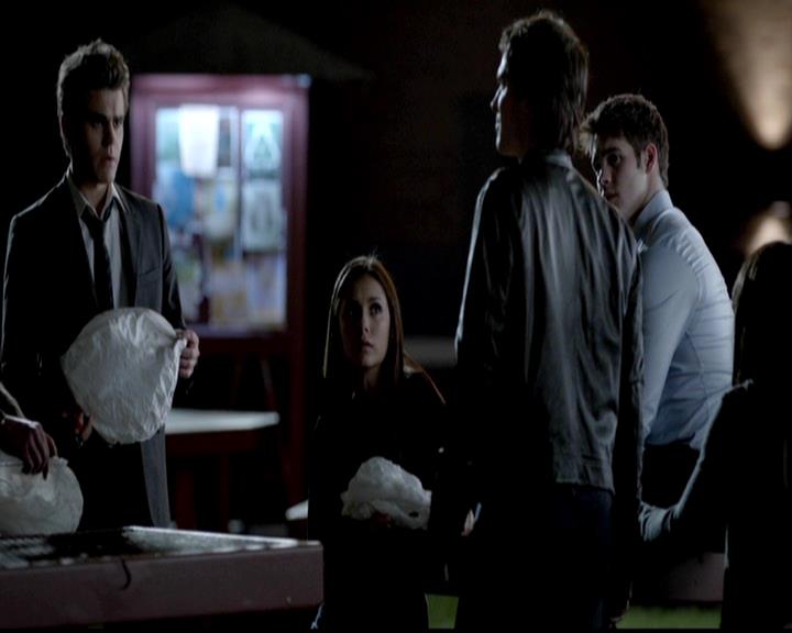 VampireDiariesWorld-dot-org_4x02Memorial2002.jpg