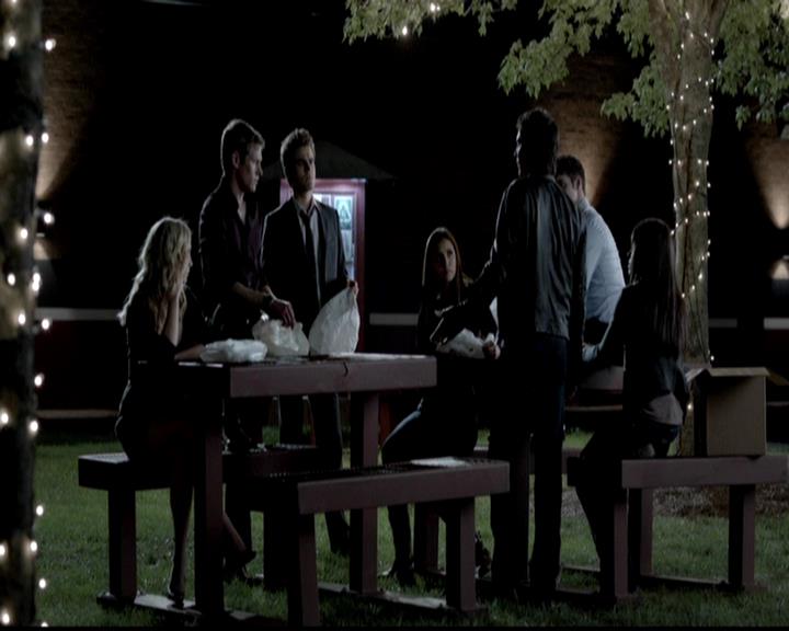 VampireDiariesWorld-dot-org_4x02Memorial2009.jpg