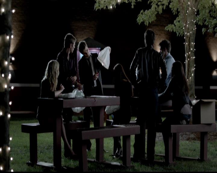 VampireDiariesWorld-dot-org_4x02Memorial2029.jpg