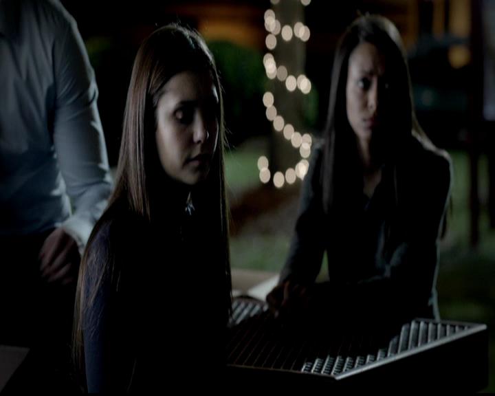 VampireDiariesWorld-dot-org_4x02Memorial2047.jpg