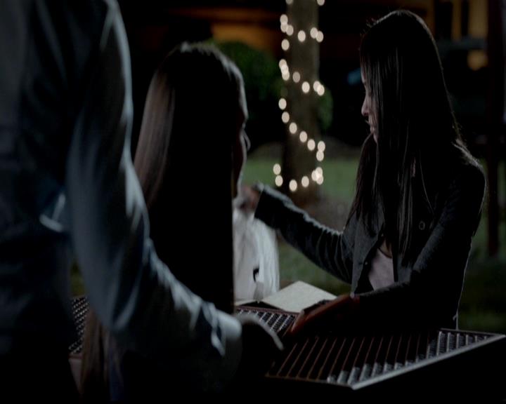 VampireDiariesWorld-dot-org_4x02Memorial2082.jpg