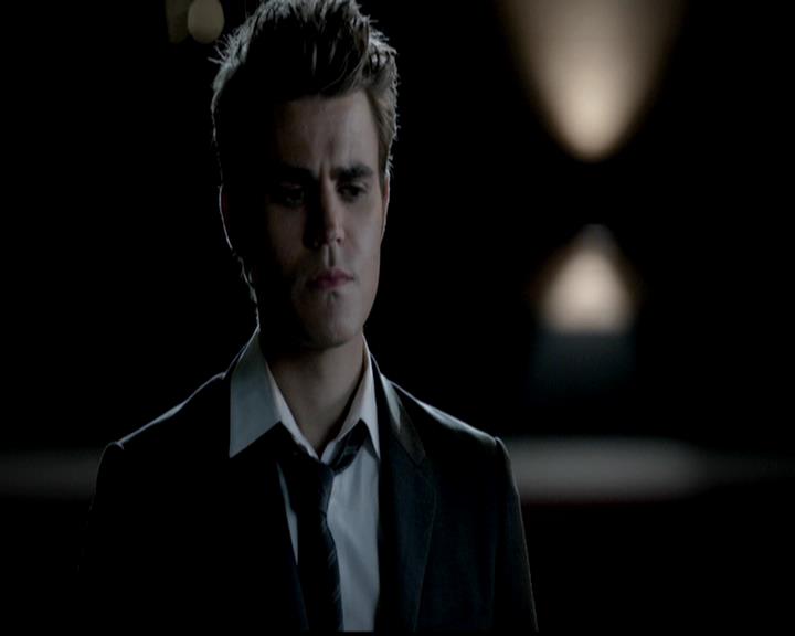 VampireDiariesWorld-dot-org_4x02Memorial2101.jpg