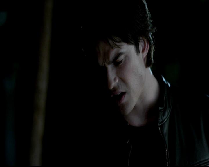 VampireDiariesWorld-dot-org_4x02Memorial2205.jpg