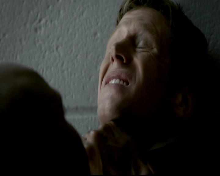 VampireDiariesWorld-dot-org_4x03TheRager0885.jpg