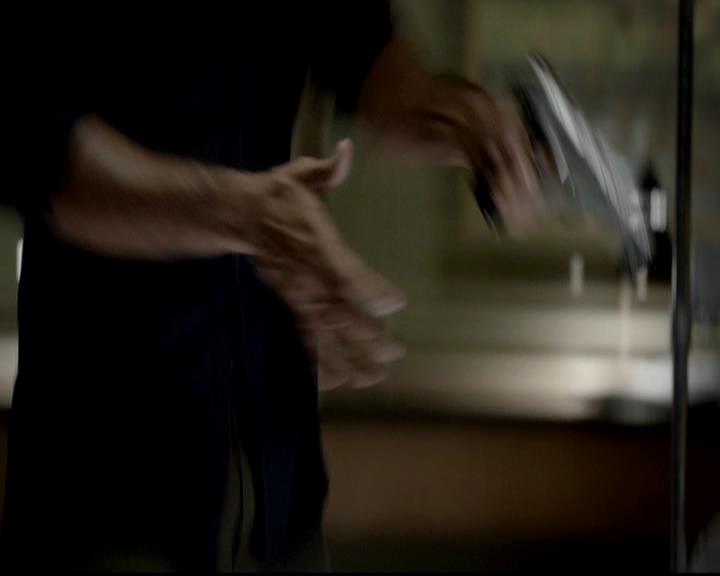 VampireDiariesWorld-dot-org_4x03TheRager1547.jpg