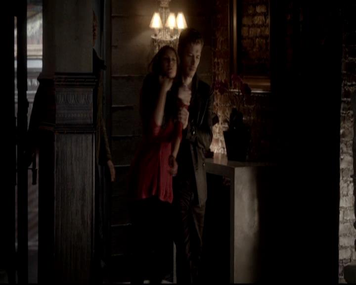 VampireDiariesWorld-dot-org_4x06WeAllGoALittleMadSometimes0631.jpg