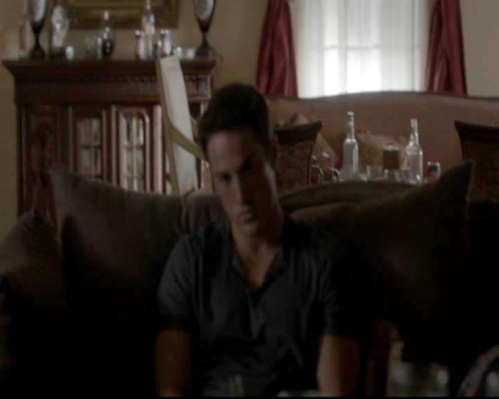 VampireDiariesWorld-dot-org_4x06WeAllGoALittleMadSometimes1840.jpg