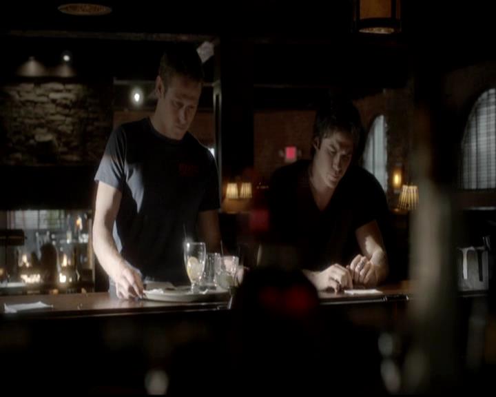 VampireDiariesWorld-dot-org_4x06WeAllGoALittleMadSometimes1933.jpg