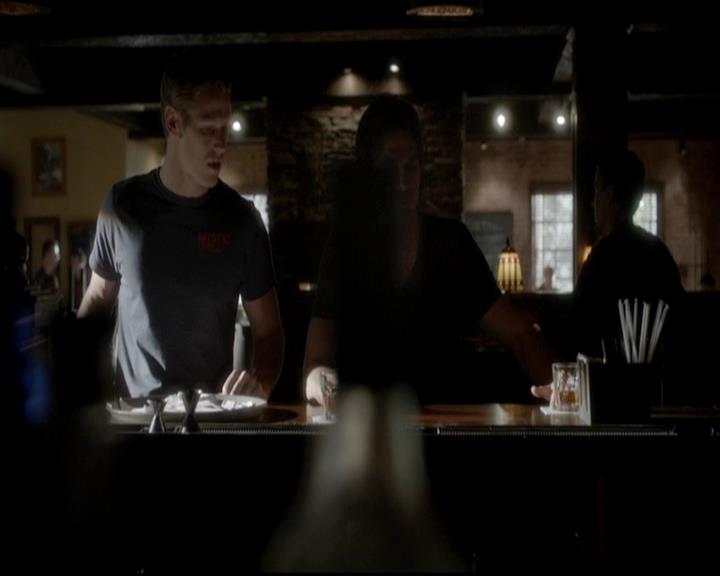 VampireDiariesWorld-dot-org_4x06WeAllGoALittleMadSometimes1943.jpg