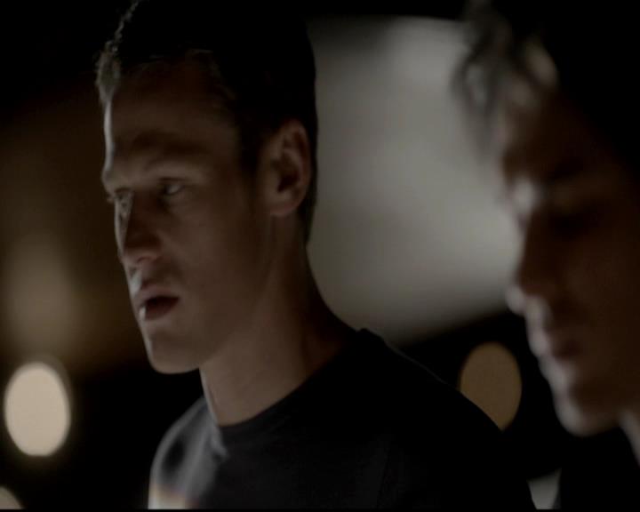 VampireDiariesWorld-dot-org_4x06WeAllGoALittleMadSometimes1944.jpg