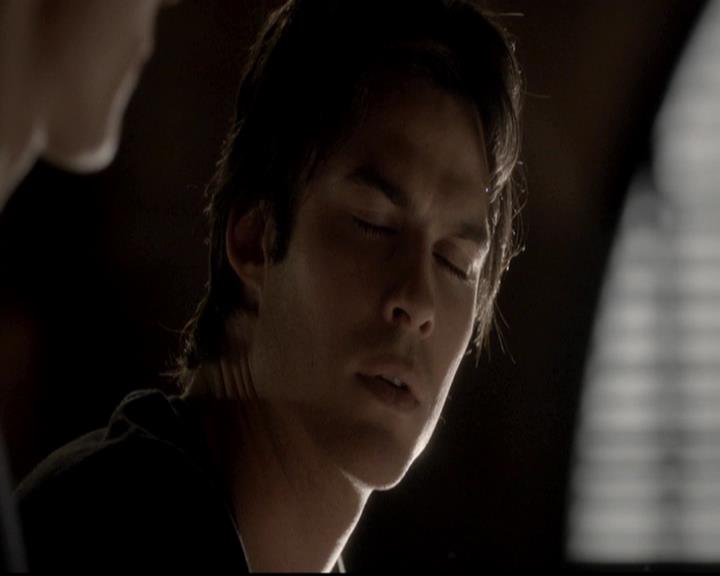 VampireDiariesWorld-dot-org_4x06WeAllGoALittleMadSometimes1979.jpg