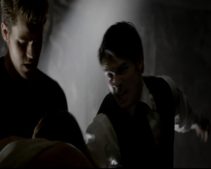 VampireDiariesWorld-dot-org_4x07MyBrothersKeeper0882.jpg