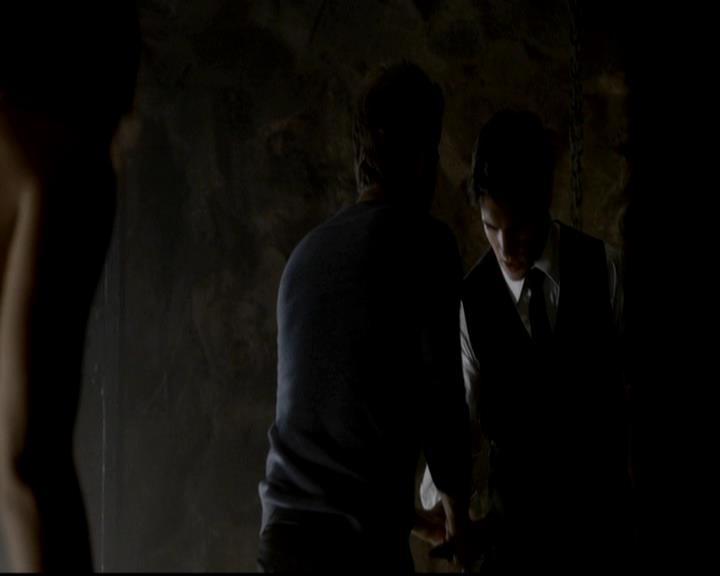 VampireDiariesWorld-dot-org_4x07MyBrothersKeeper0902.jpg