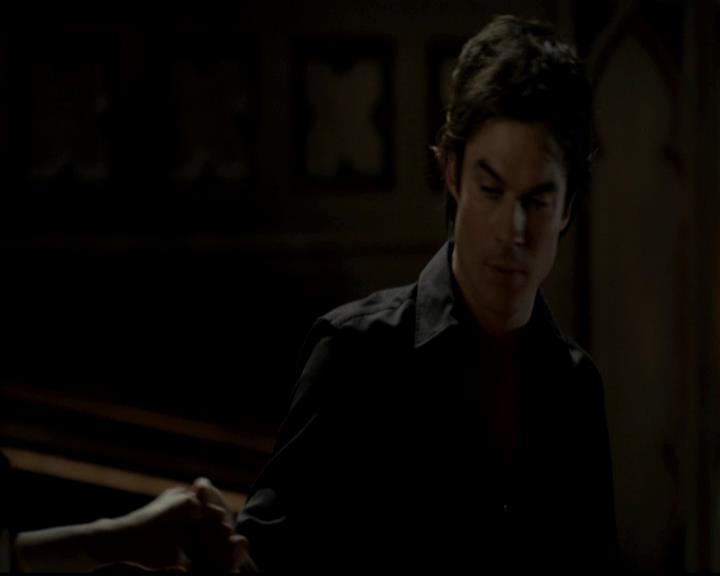 VampireDiariesWorld-dot-org_4x07MyBrothersKeeper2090.jpg