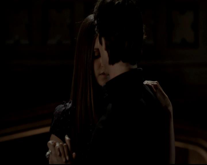 VampireDiariesWorld-dot-org_4x07MyBrothersKeeper2100.jpg