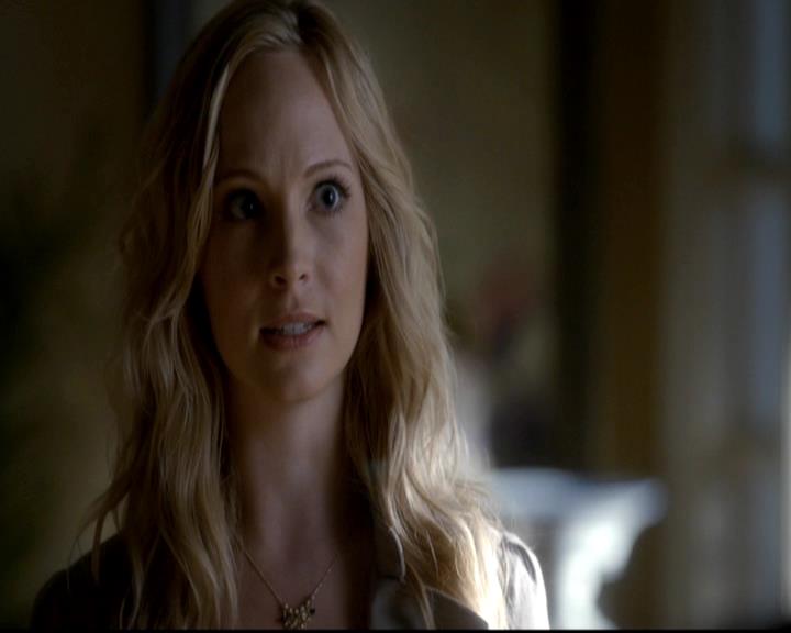 VampireDiariesWorld-dot-org_4x08WellAlwaysHaveBourbonStreet0078.jpg