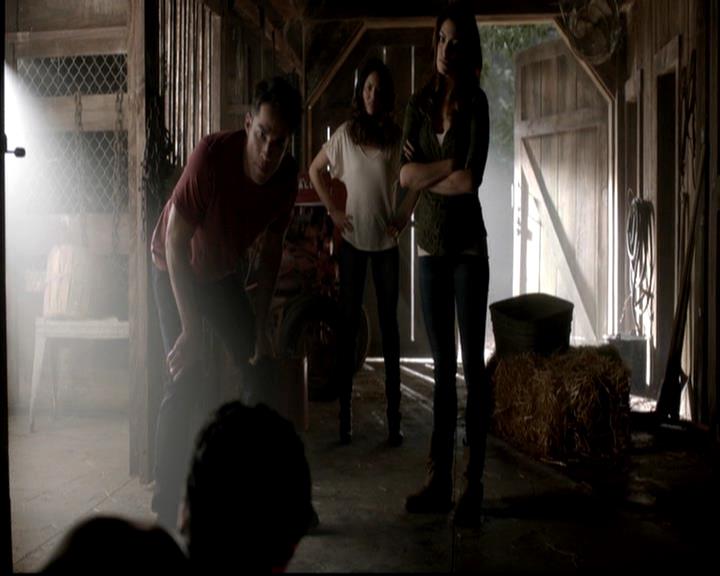 VampireDiariesWorld-dot-org_4x08WellAlwaysHaveBourbonStreet0127.jpg