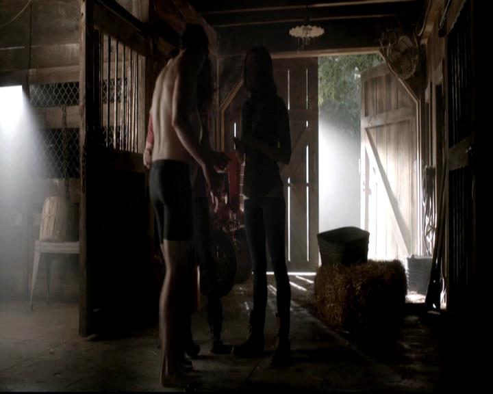 VampireDiariesWorld-dot-org_4x08WellAlwaysHaveBourbonStreet0160.jpg