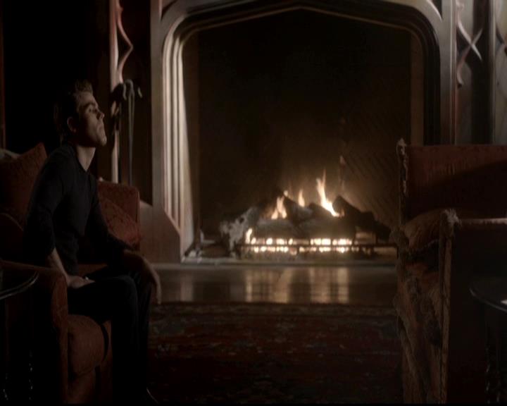 VampireDiariesWorld-dot-org_4x08WellAlwaysHaveBourbonStreet0306.jpg