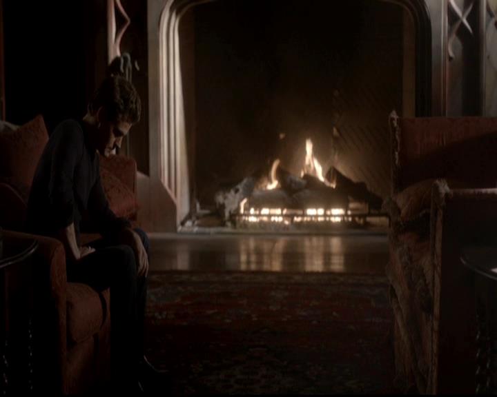 VampireDiariesWorld-dot-org_4x08WellAlwaysHaveBourbonStreet0307.jpg