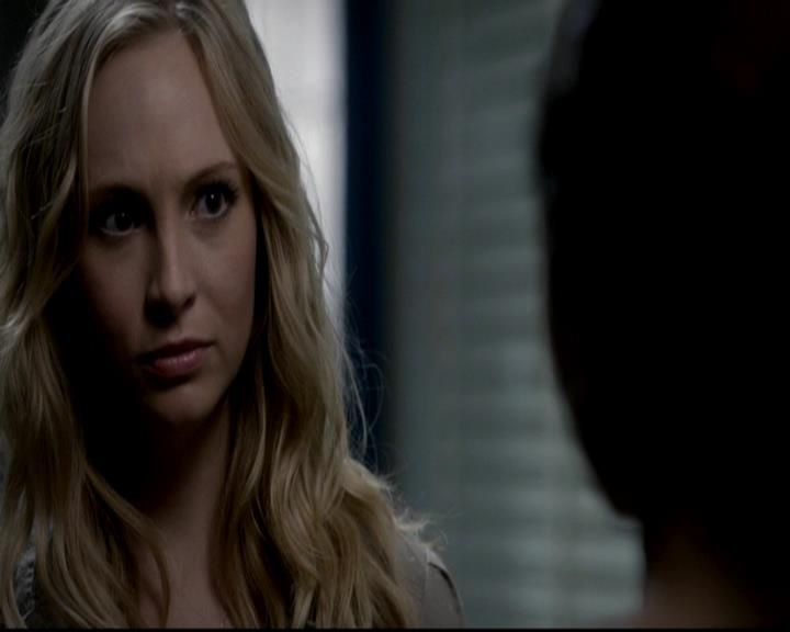 VampireDiariesWorld-dot-org_4x08WellAlwaysHaveBourbonStreet0323.jpg