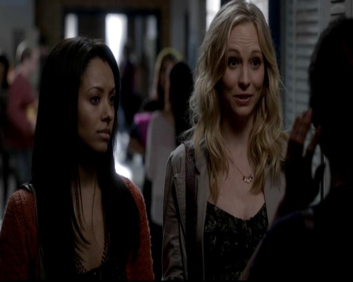 VampireDiariesWorld-dot-org_4x08WellAlwaysHaveBourbonStreet0325.jpg