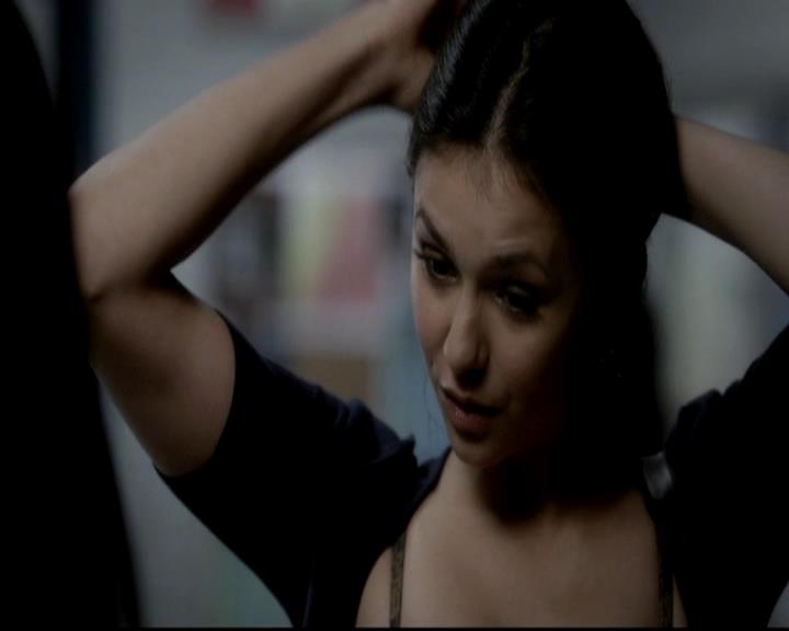 VampireDiariesWorld-dot-org_4x08WellAlwaysHaveBourbonStreet0329.jpg