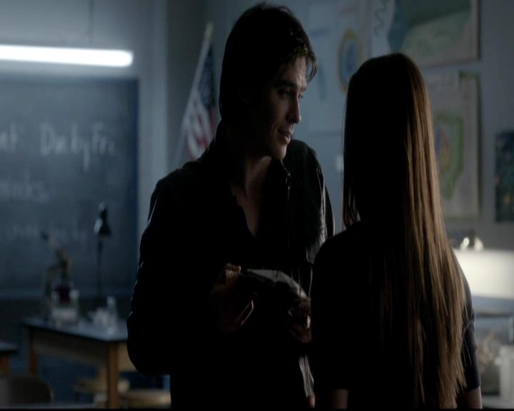 VampireDiariesWorld-dot-org_4x08WellAlwaysHaveBourbonStreet0375.jpg