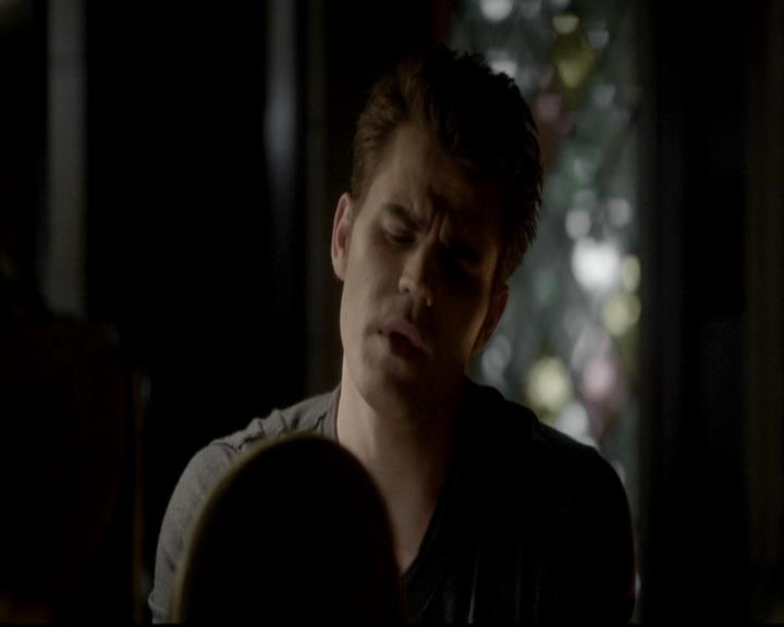 VampireDiariesWorld-dot-org_4x08WellAlwaysHaveBourbonStreet0536.jpg